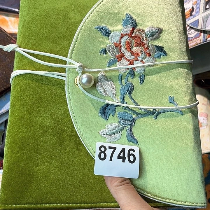 刺绣A5 活页送纸8746。