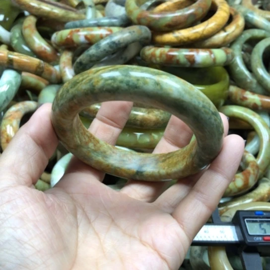未镶嵌蛇纹石玉手镯欧*利