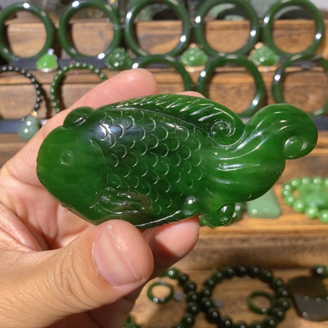 【闪购商品】吊坠(不含链)未镶嵌和田玉俄七菠菜绿金鱼