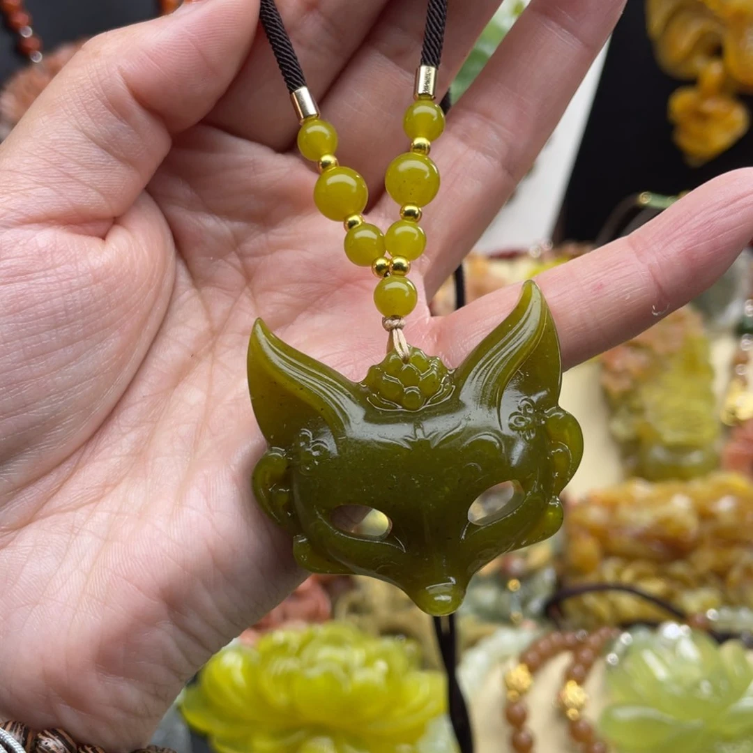 未镶嵌蛇纹石玉颈饰