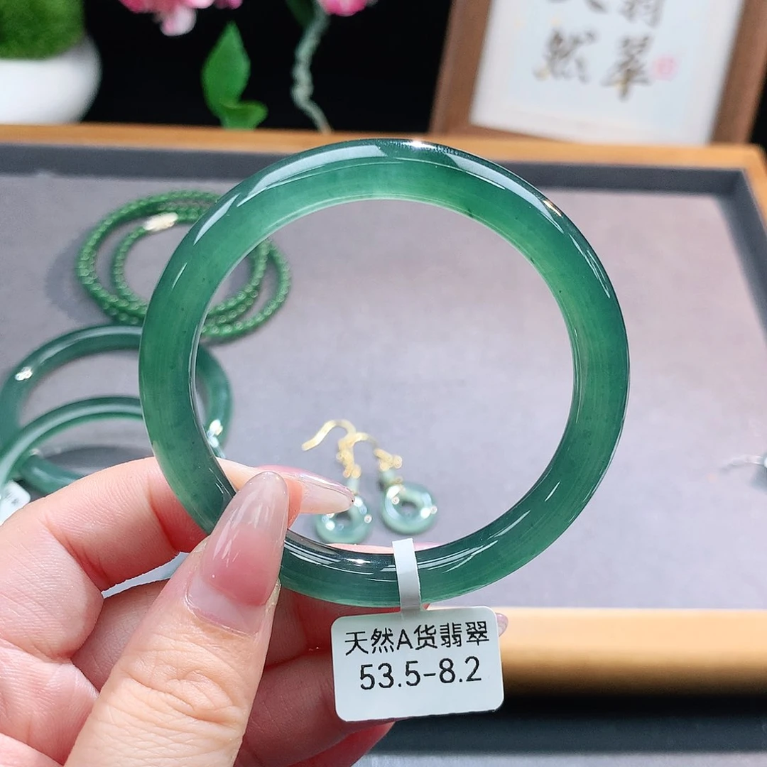 未镶嵌手镯（圆镯）翡翠