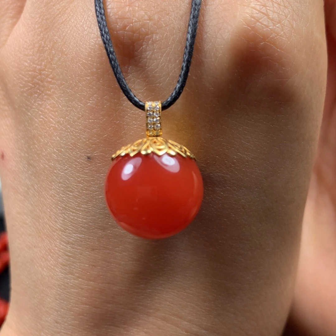 18K金镶嵌吊坠南红玛瑙