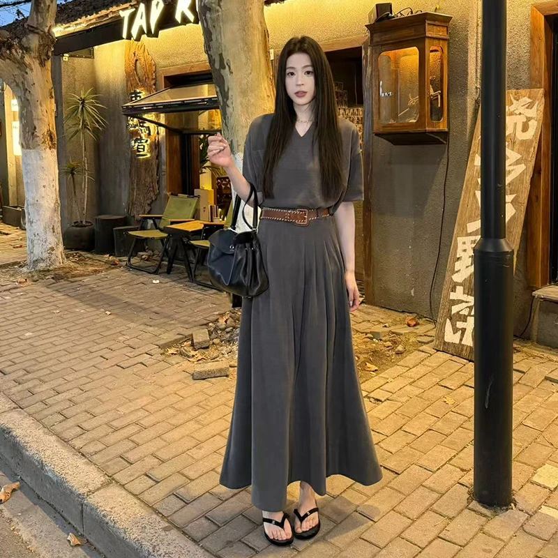 复古慵懒风纯色连衣裙2025夏季新款高级感百搭收腰显瘦设计感长裙
