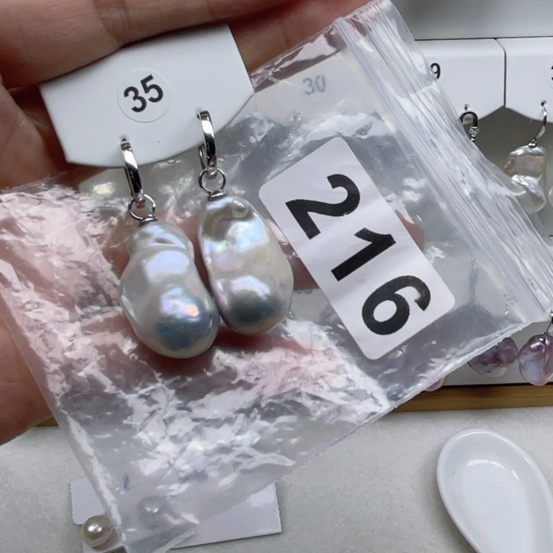 彩***姐未镶嵌淡水珍珠耳饰