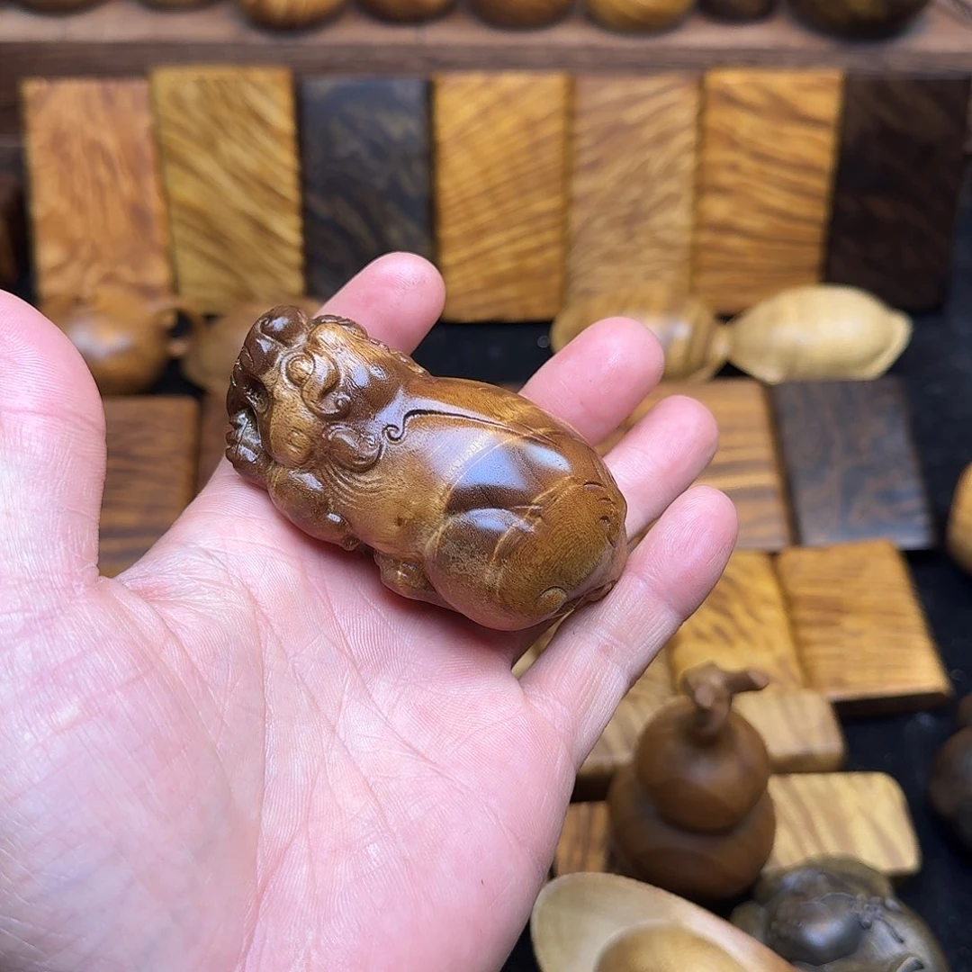 楠木M****子金丝楠木无事牌