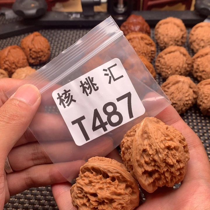 文玩核桃吊坠窝峰顶