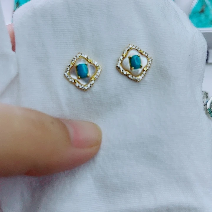 未镶嵌绿松石珠宝奇石