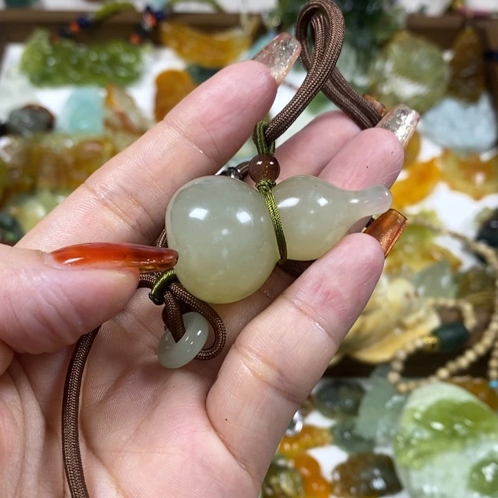 蛇纹石玉未镶嵌吊坠