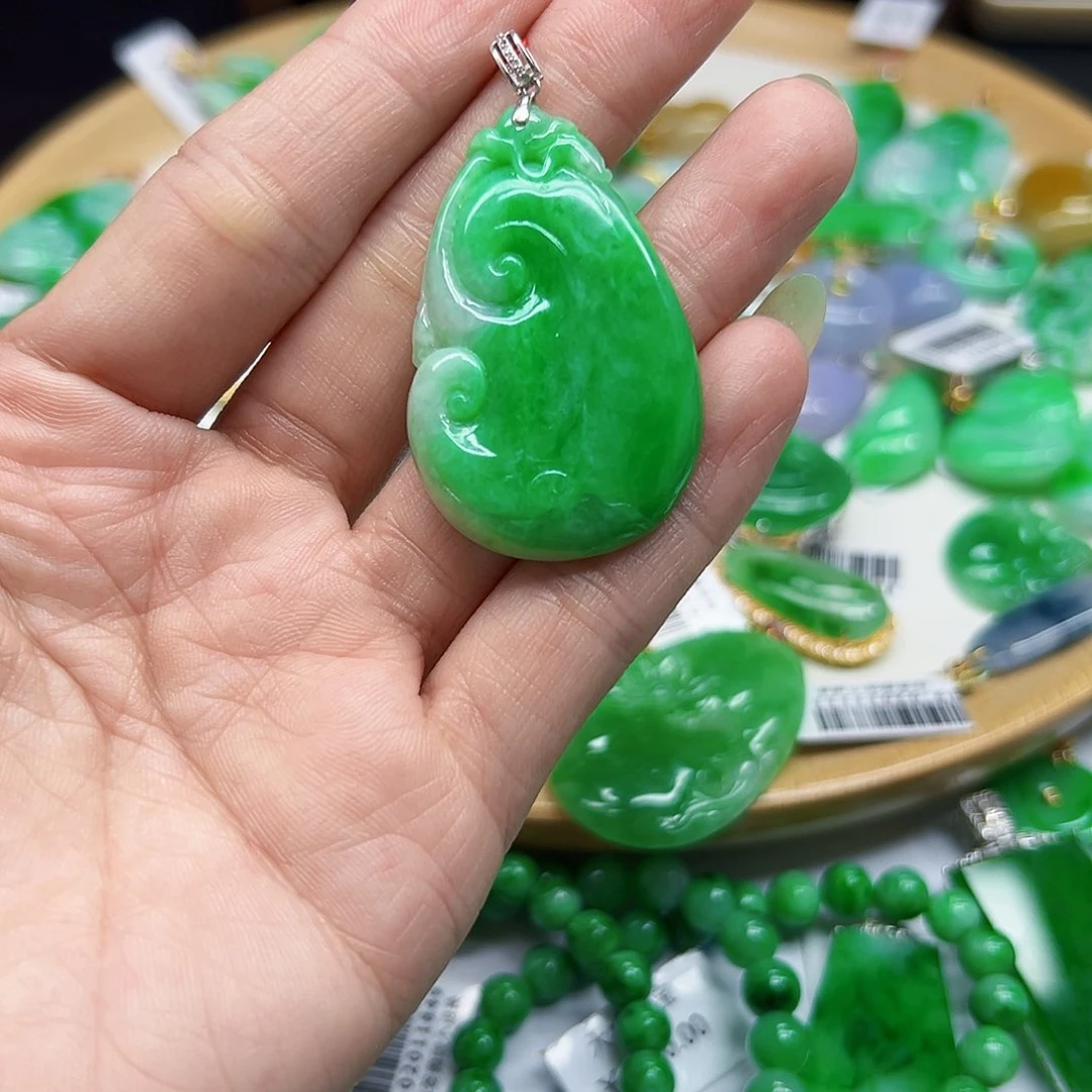 翡翠颈饰18K金镶嵌天然缅料A货