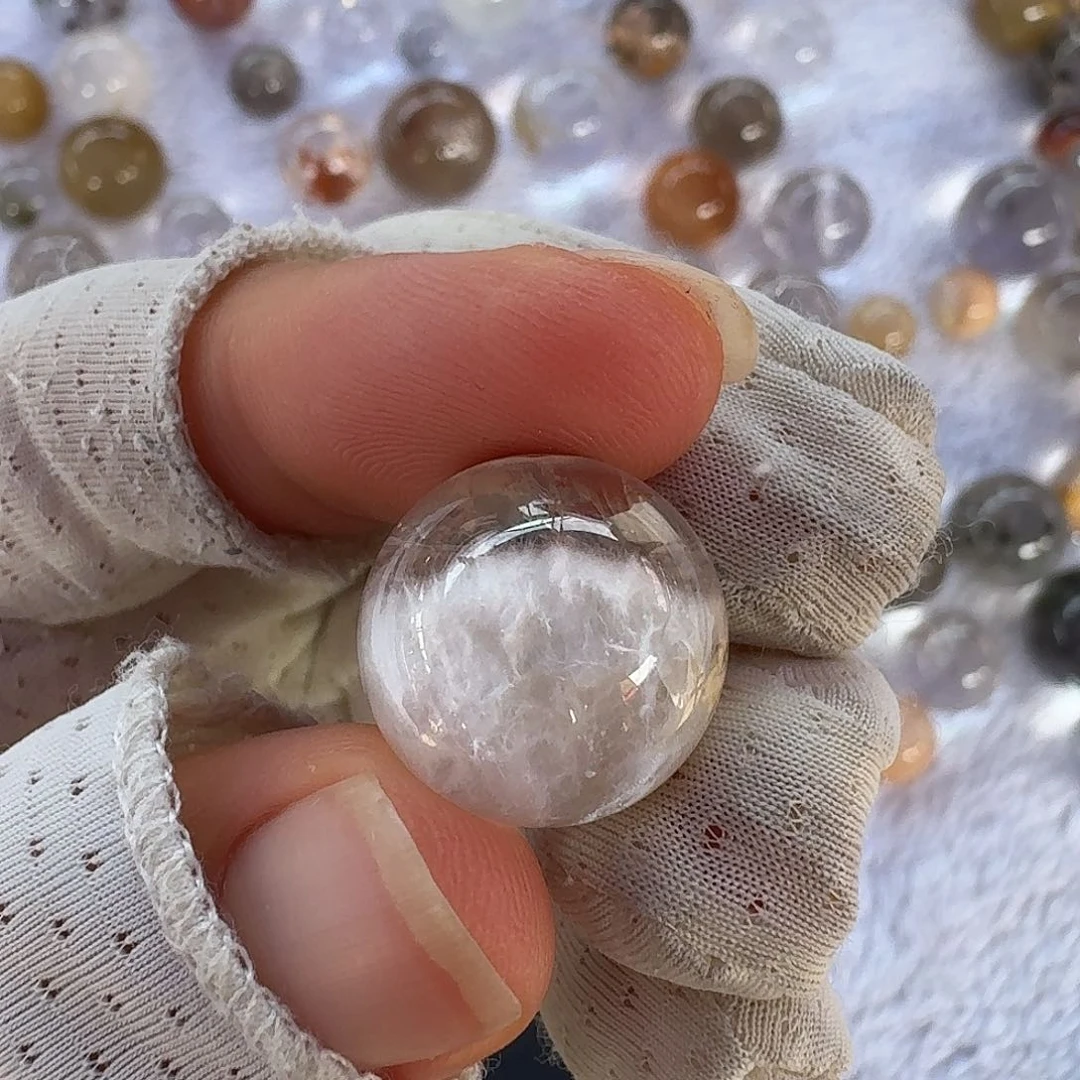小***离未镶嵌颈饰水晶定制
