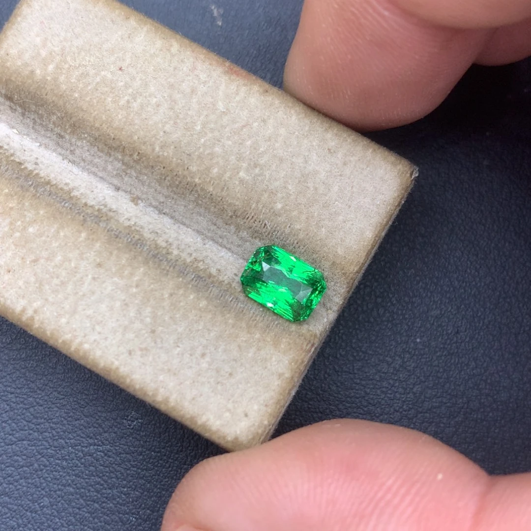 未镶嵌裸石石榴石（沙弗莱）1.63ct