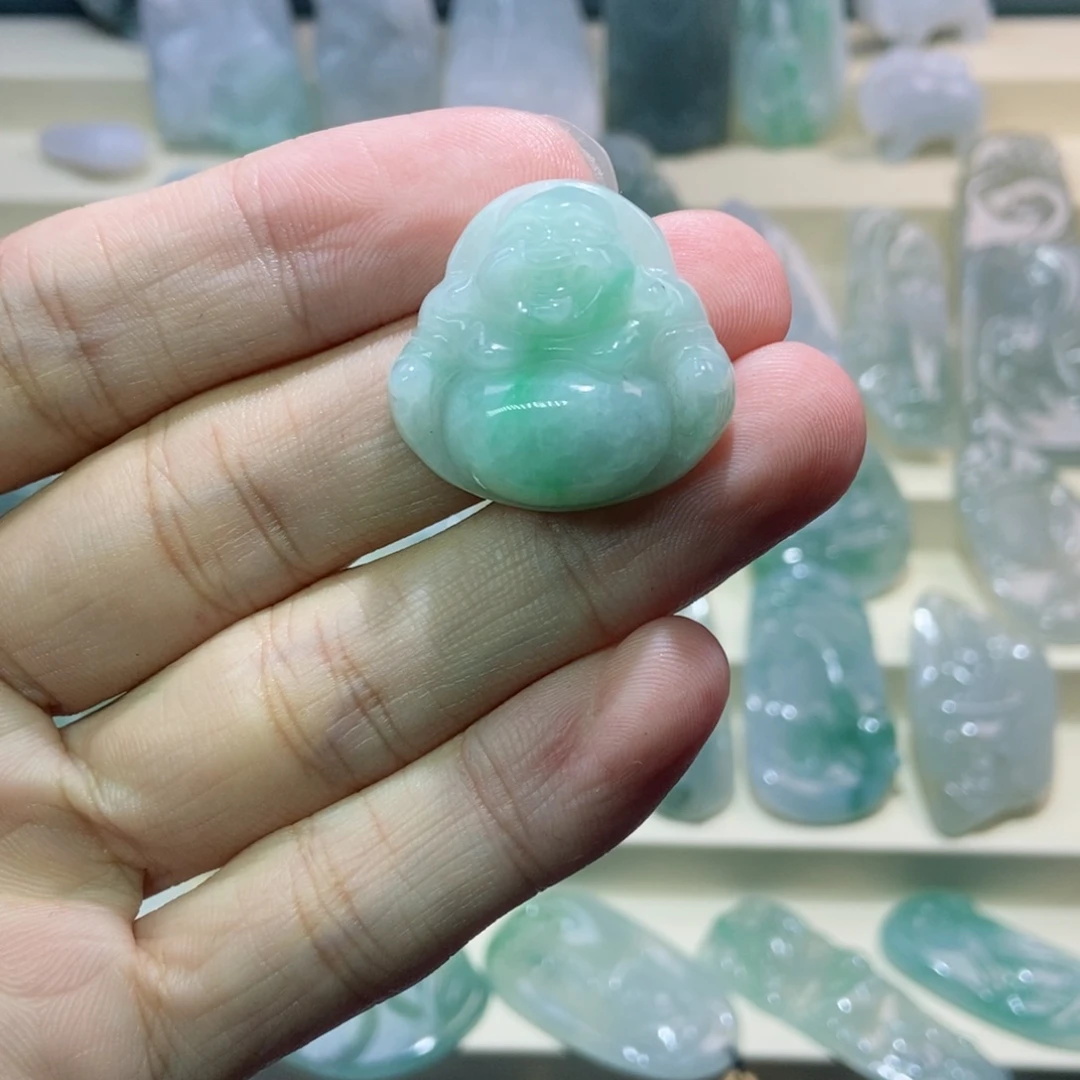 翡翠未镶嵌颈饰佛公