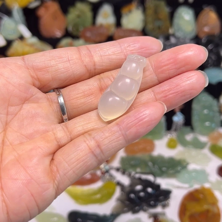 蛇纹石玉未镶嵌吊坠(赠链)