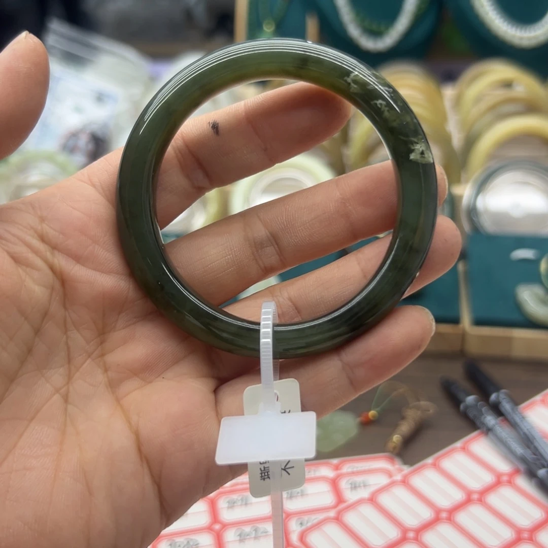 和田玉手镯未镶嵌55.3圈围9052