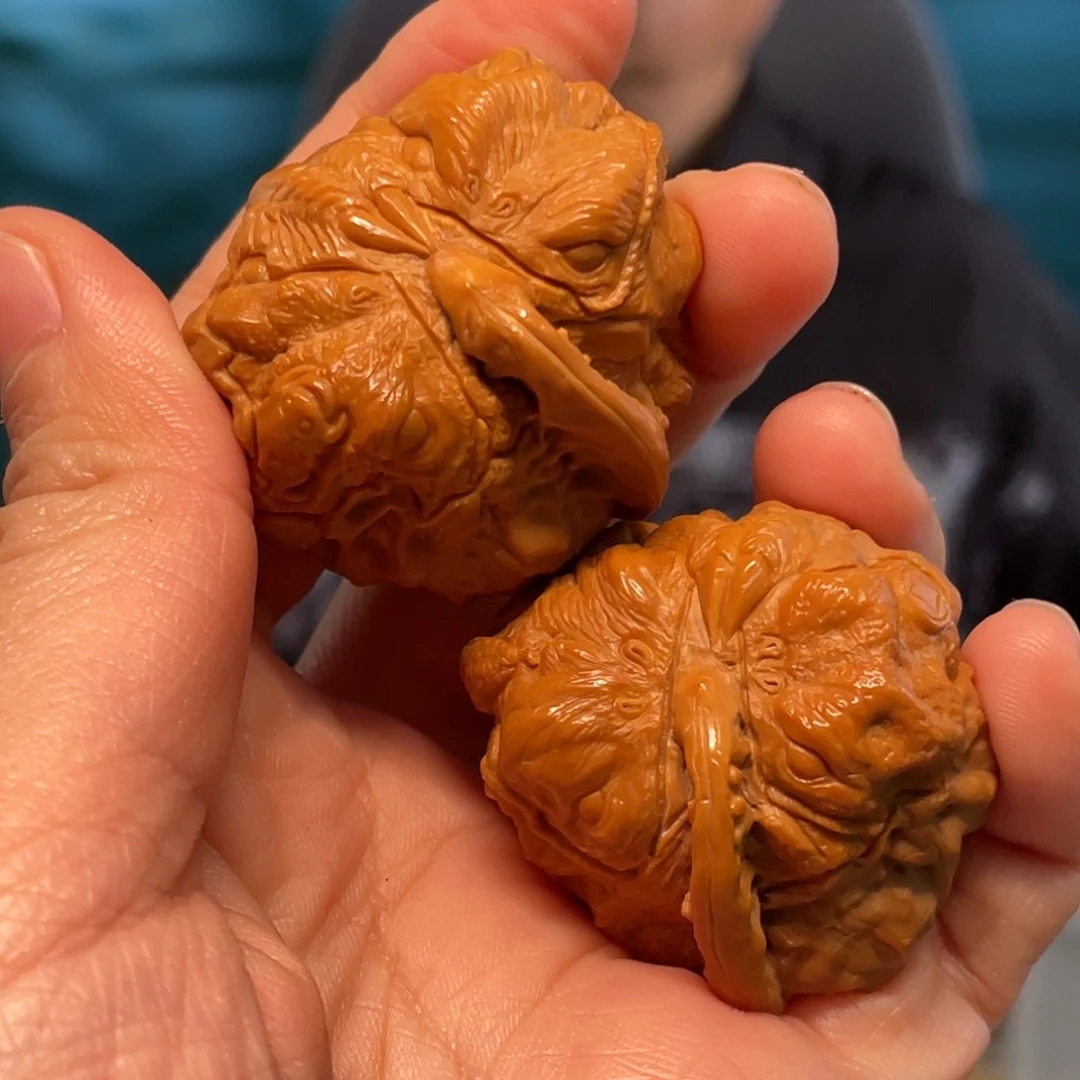 核桃金蟾核雕作品