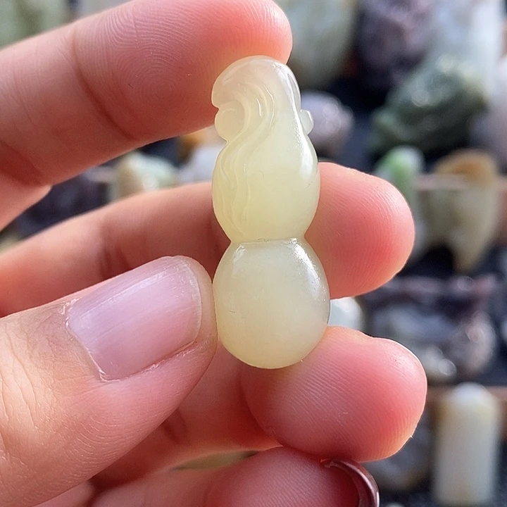 颈饰未镶嵌和田玉（糖玉）