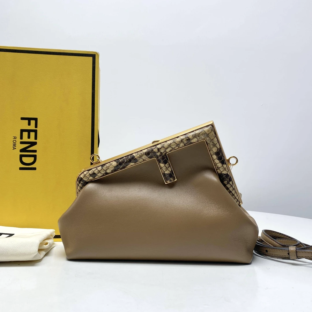 胖虎曼曼/芬迪/95新/公价0/箱包/斜挎包/312501260027