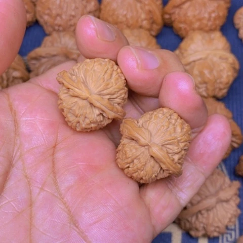 【闪购商品】文玩核桃吊坠*️****白狮子28