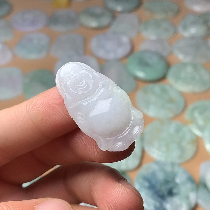 翡翠未镶嵌颈饰佛