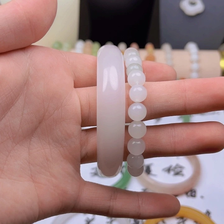 石英质玉（金丝玉）手镯未镶嵌60