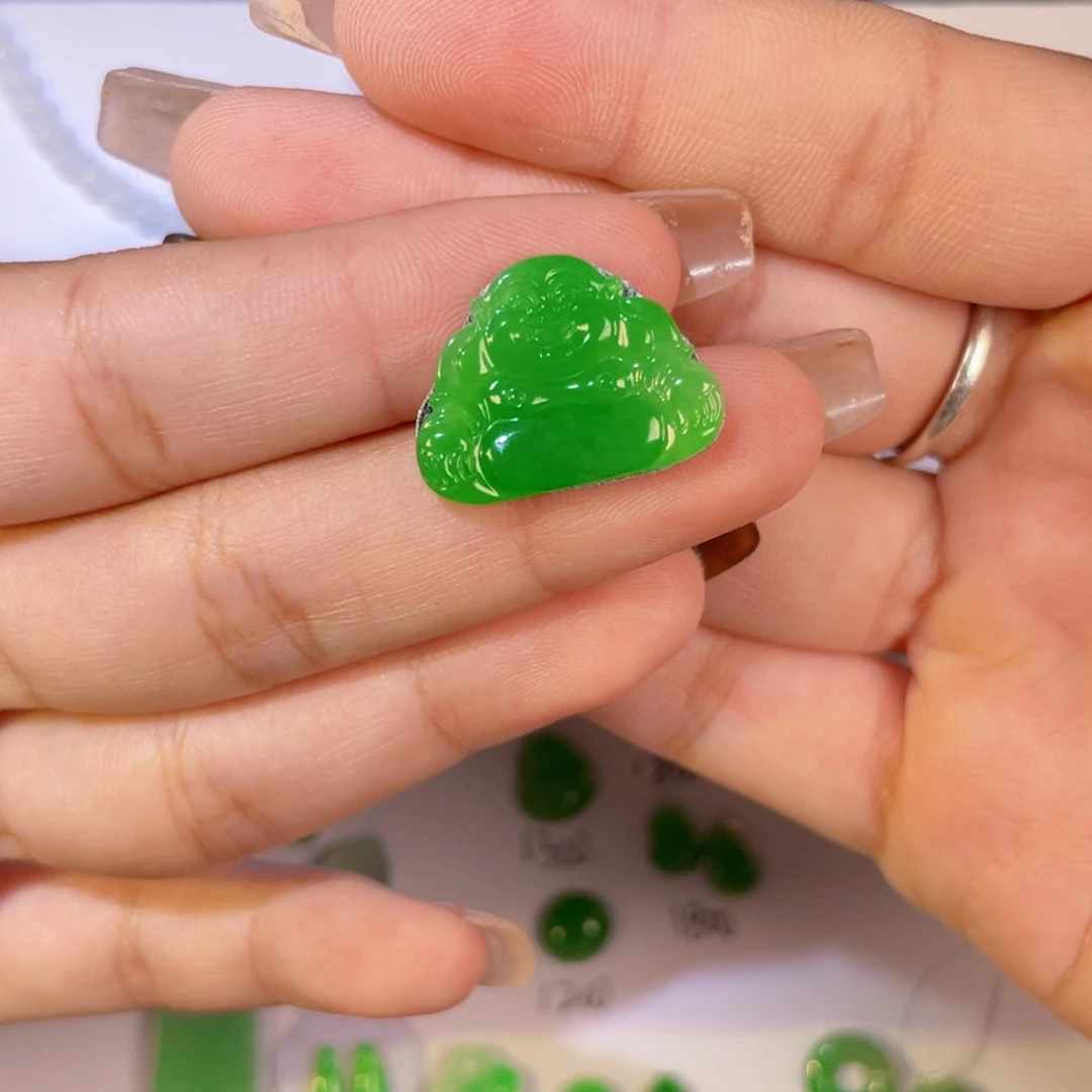 翡翠未镶嵌颈饰裸石