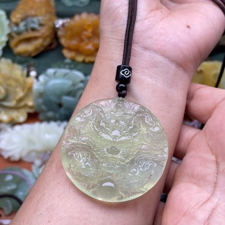 蛇纹石玉未镶嵌吊坠