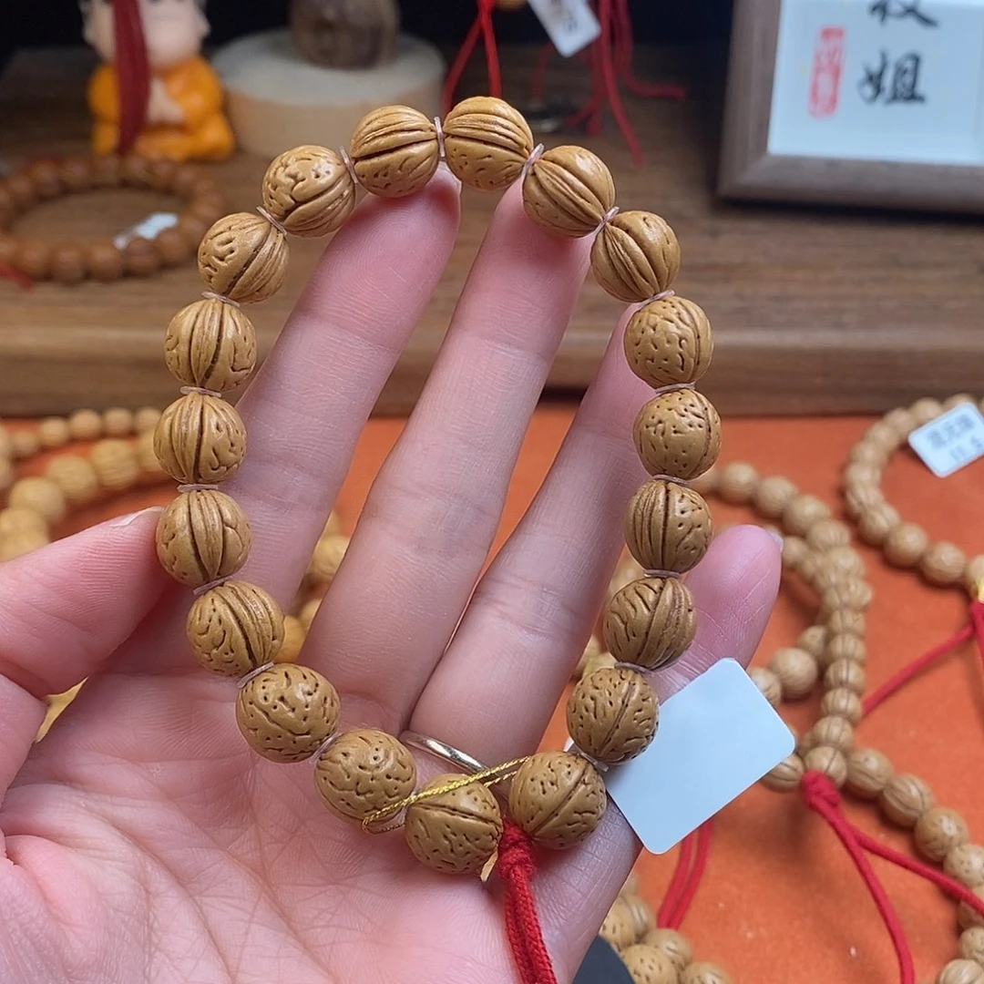 巫****桃核手串钢豆12.5A （尺寸误差0.5之间）