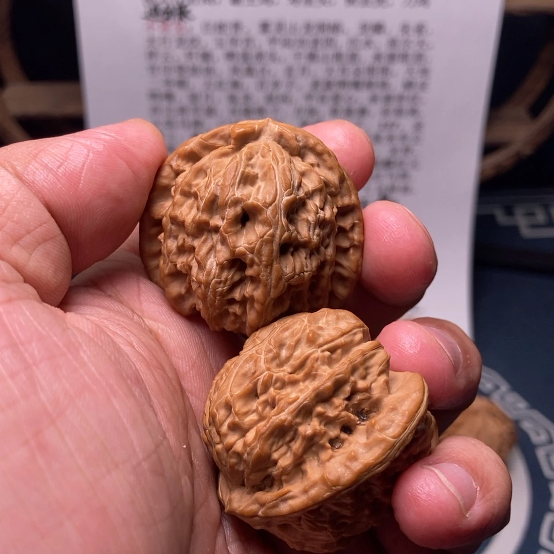 坐***开文玩核桃把件40.5原生态白狮子