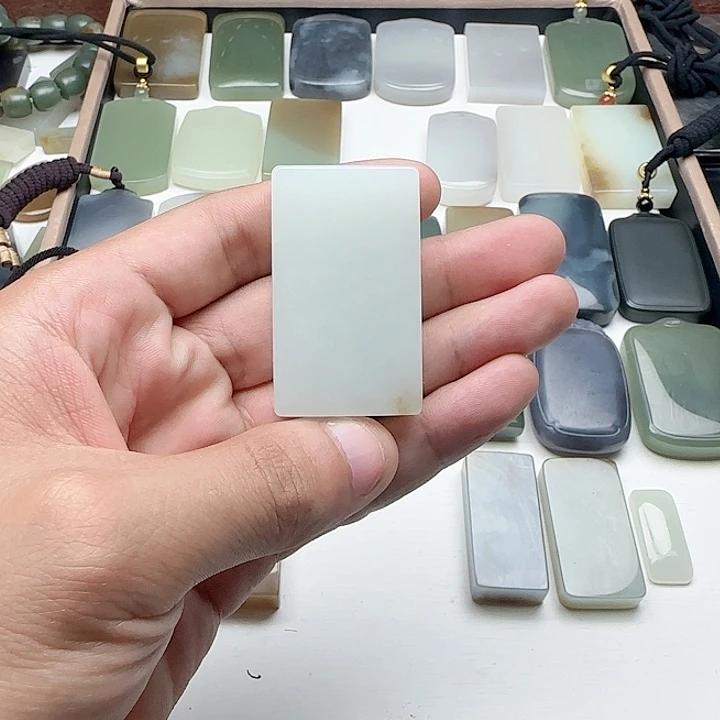 和田玉未镶嵌颈饰冷*兔