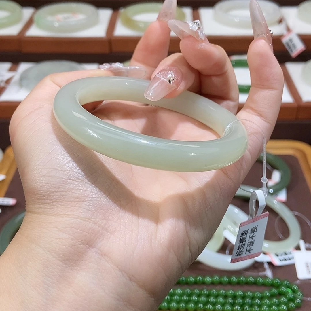 未镶嵌手镯和田玉楠