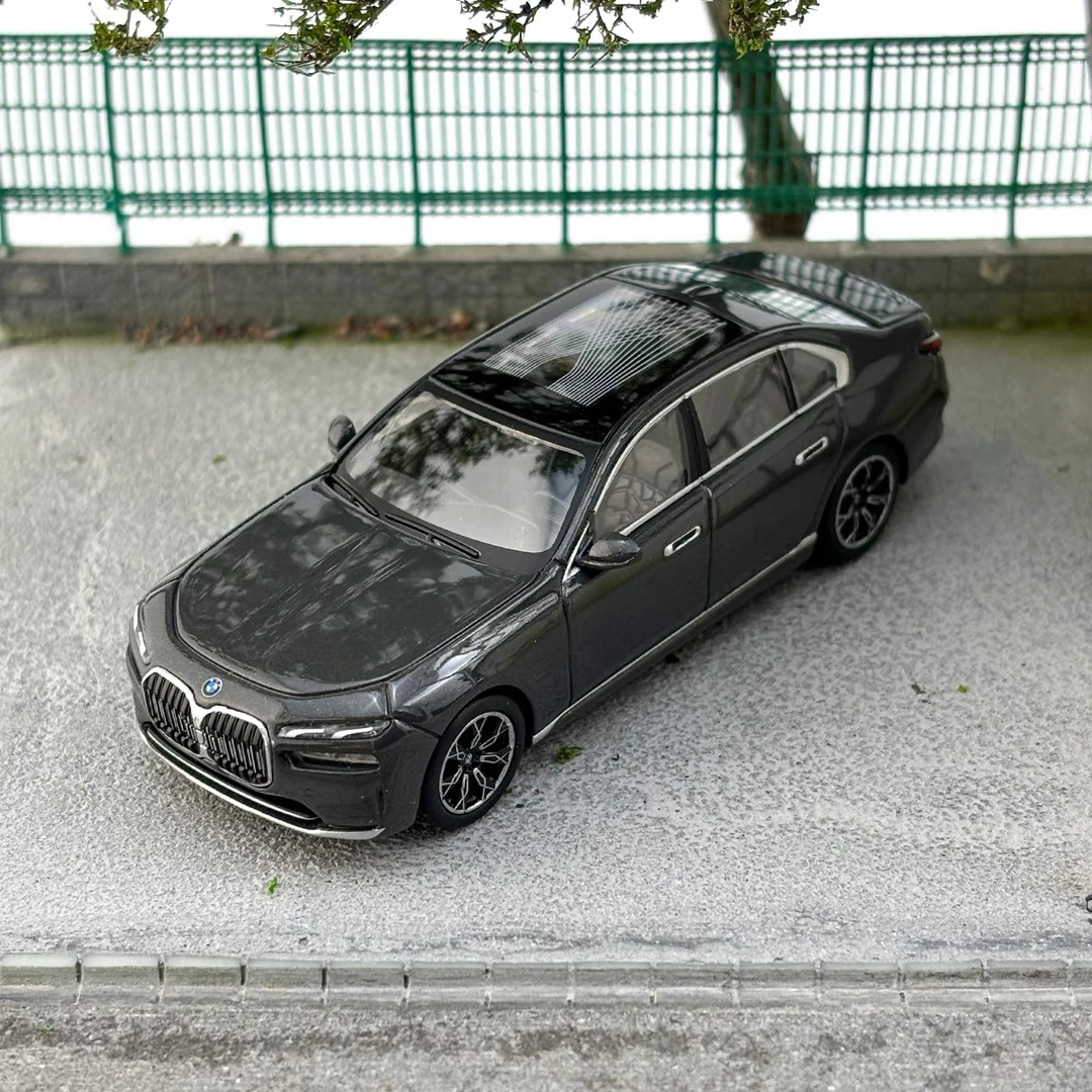 现货 MINIGT 1:64 宝 马 BMW i7 xDrive60 合金汽车模型818