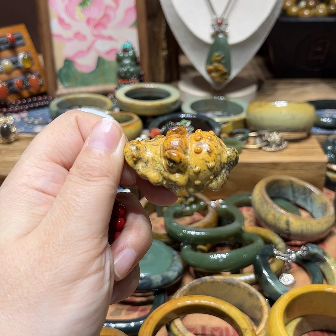 和田玉耳坠未镶嵌窗*姐