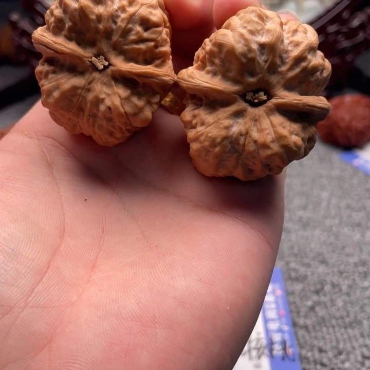 辣***辣核桃蛤蟆头文玩C14