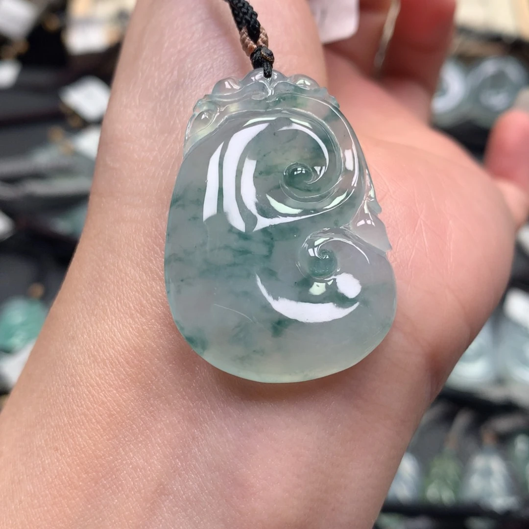 翡翠颈饰未镶嵌如意