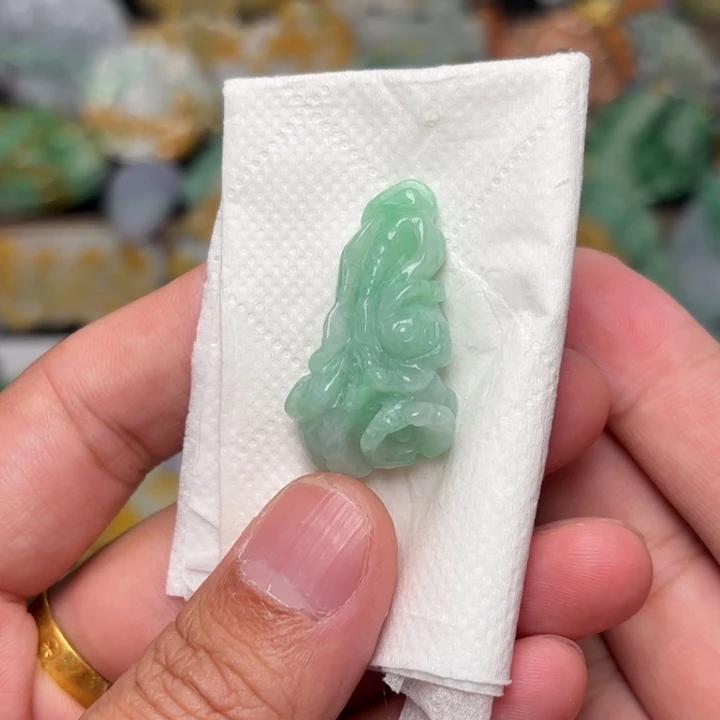 翡翠颈饰未镶嵌吊坠