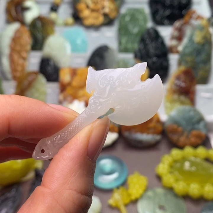 蛇纹石玉未镶嵌颈饰