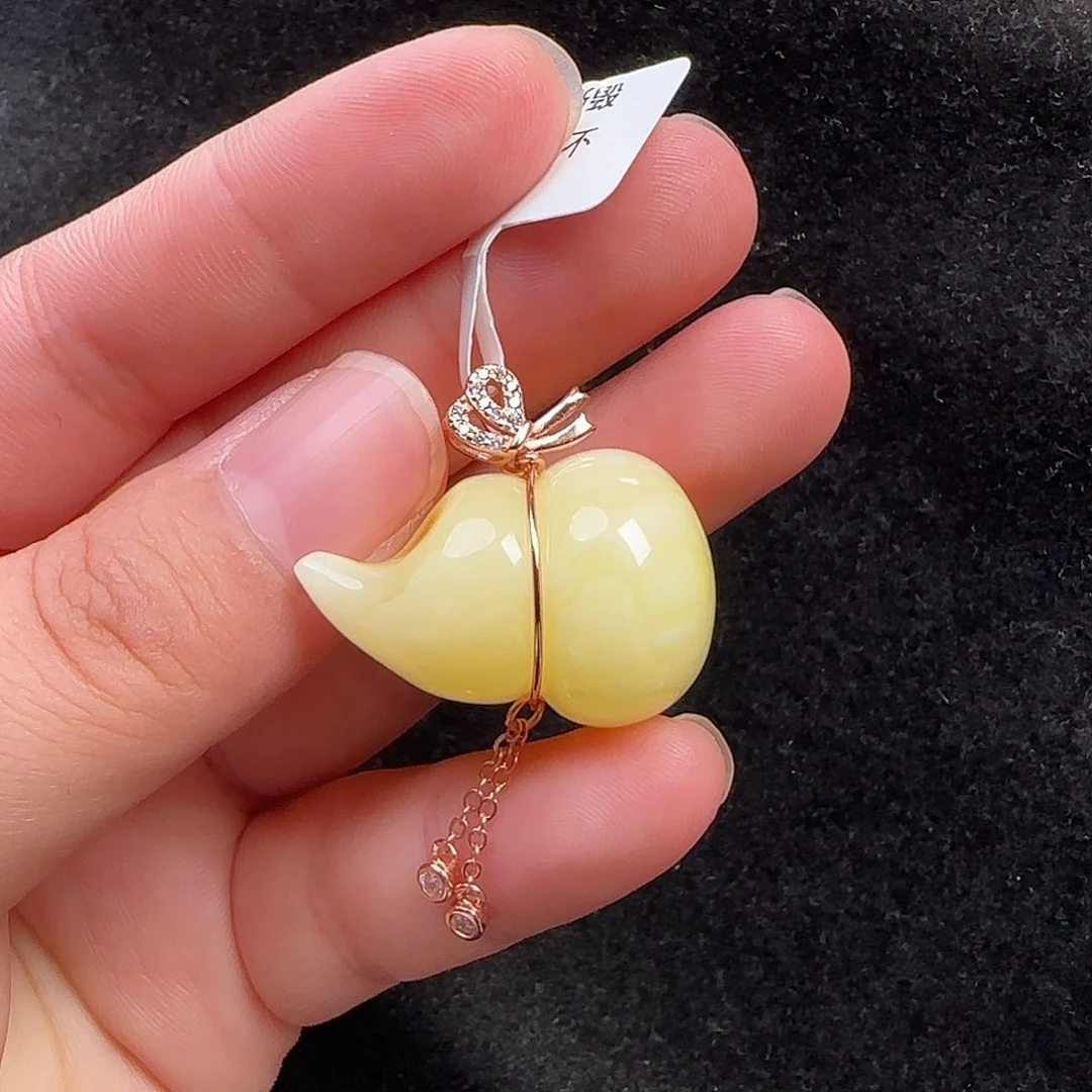 蜜蜡未镶嵌珠宝奇石