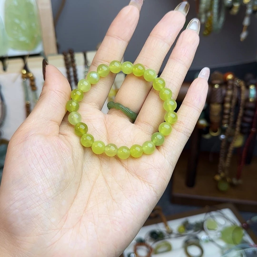 坐***船蛇纹石玉足铂镶嵌颈饰