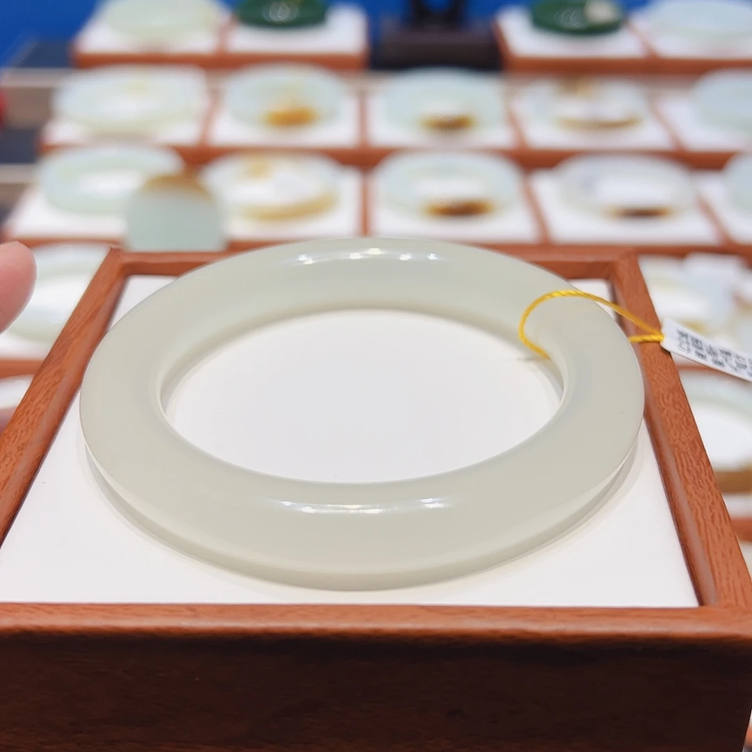 和田玉未镶嵌手镯冰荔枝6061