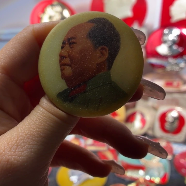 青***雪爷爷像章一枚品相如图