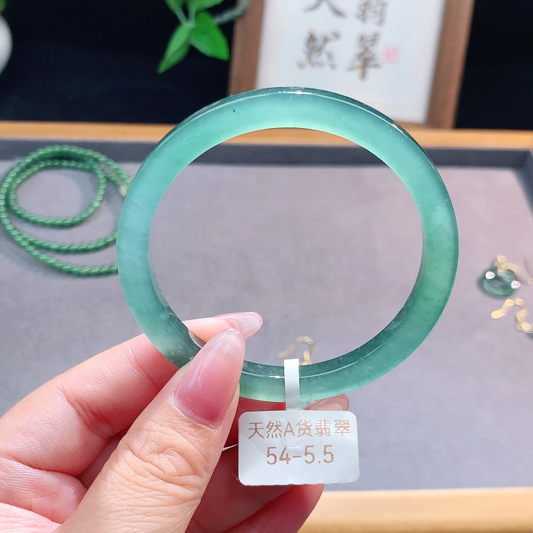 翡翠手镯（圆镯）未镶嵌