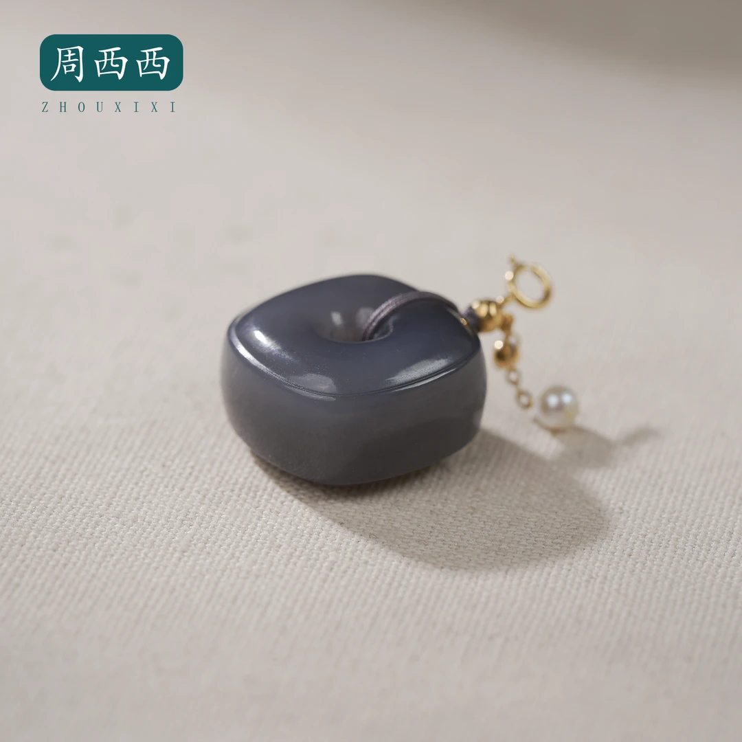周西西精美18K烟紫方扣吊坠长2宽2高1.1百搭多样性发货19345