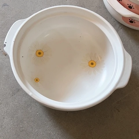 微瑕，明火，口径26厘米，高度8没有盖子