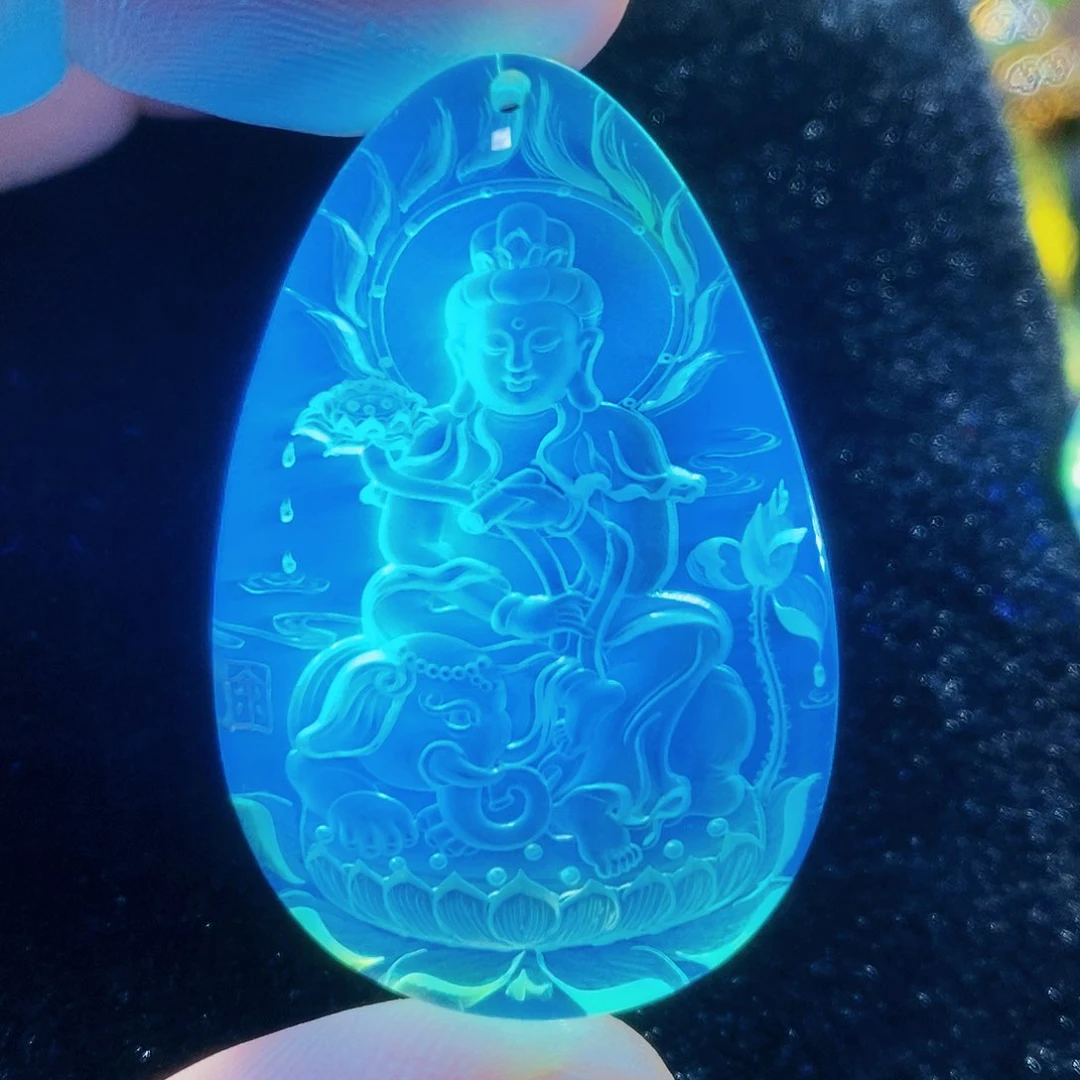 【闪购商品】未镶嵌颈饰金珀琥珀阴雕