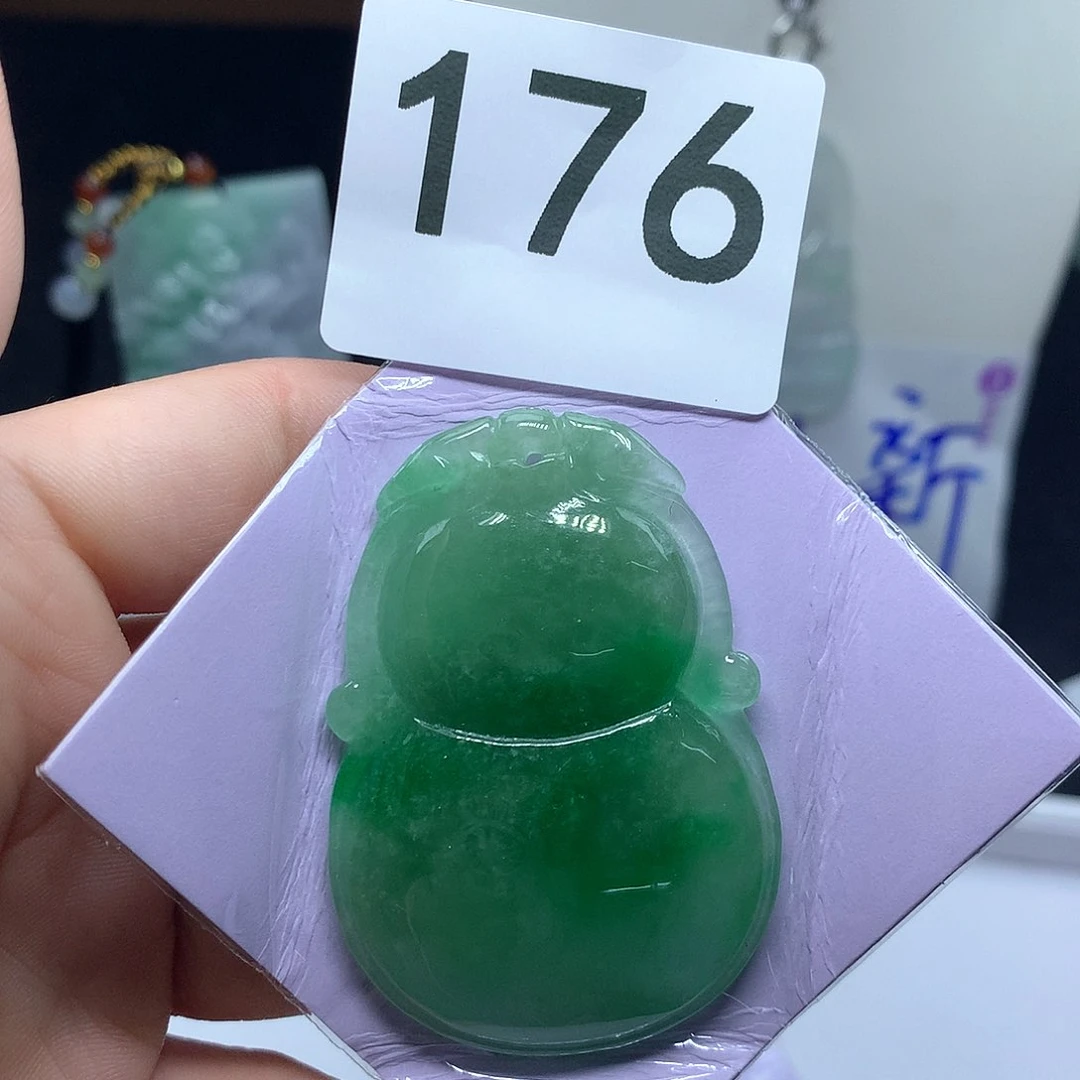 翡翠吊坠(赠链)未镶嵌