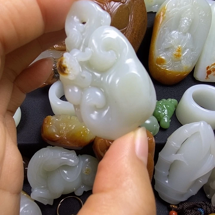 和田玉未镶嵌颈饰