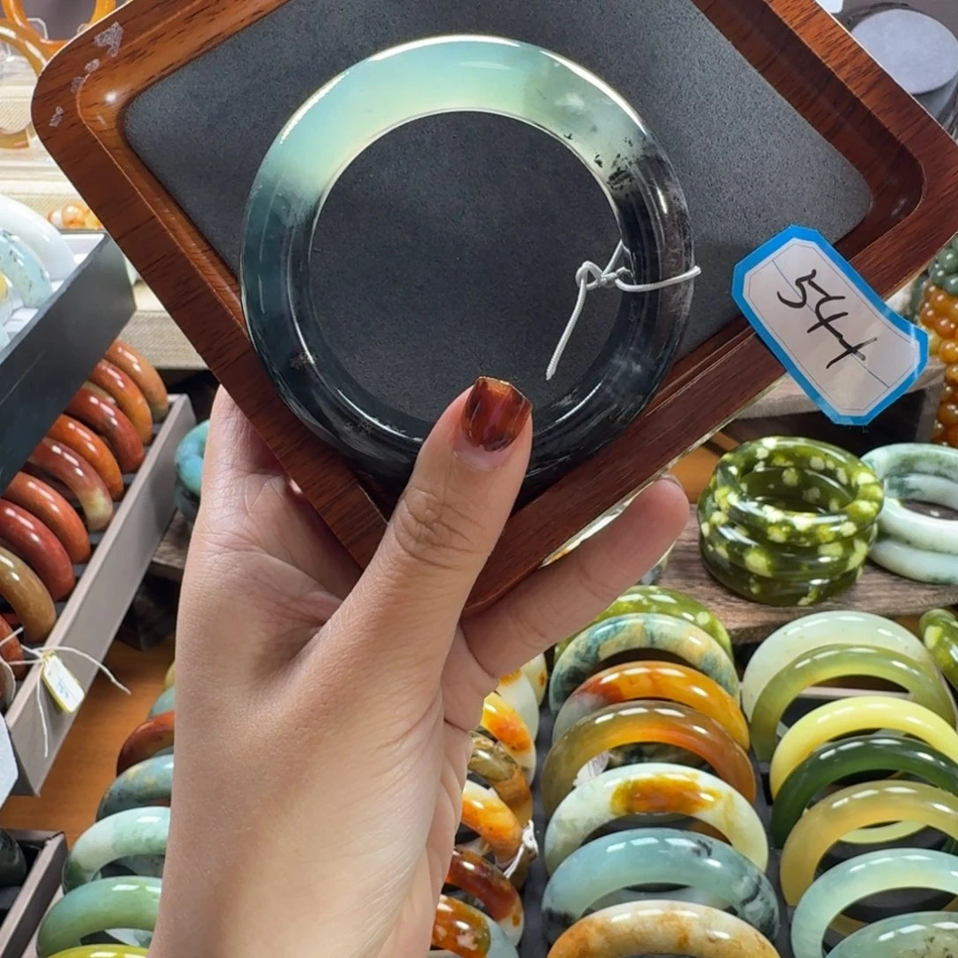 蛇纹石玉未镶嵌手镯微瑕