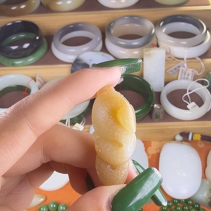 和田玉（糖玉）未镶嵌颈饰
