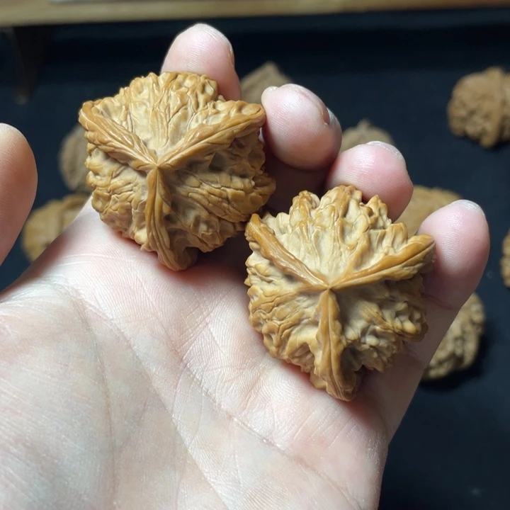 依***金把件文玩核桃盘山三棱有修39mm