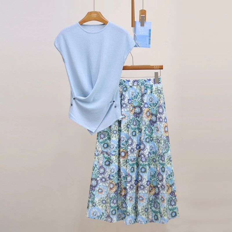 2025春夏新款时尚套装女设计感休闲针织上衣碎花半身裙两件套